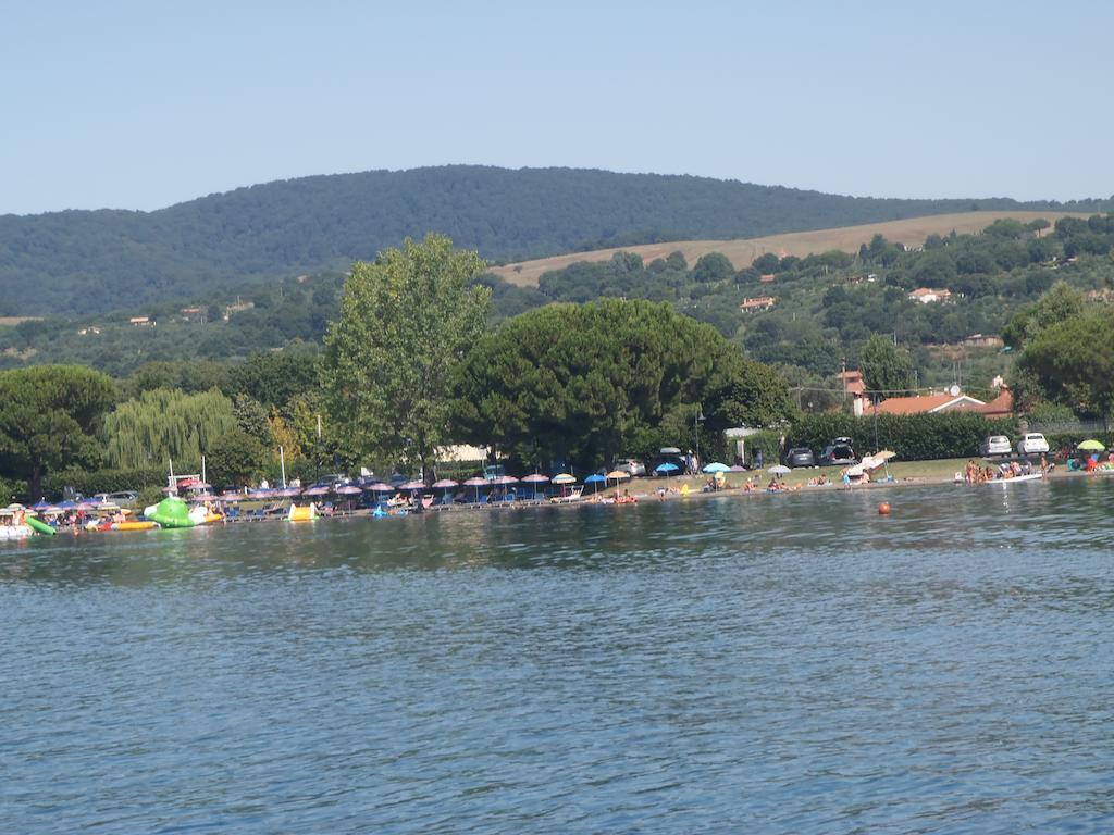 Il Poggio Degli Ulivi Lägenhet Trevignano Romano Rum bild